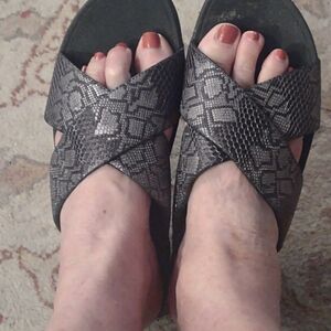 Fitflop snakeskin black sandals
